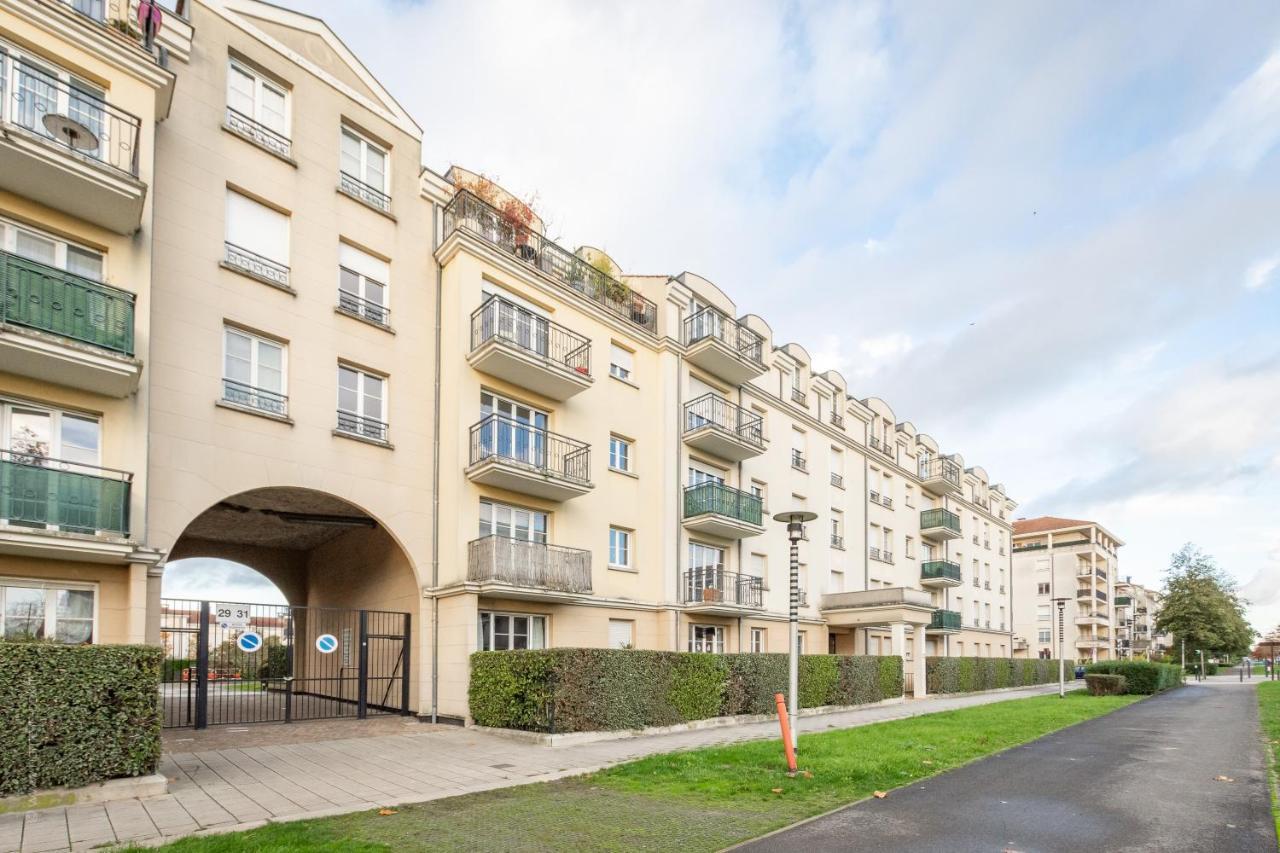 Appartamento Luxe Flat For 7 - Fairytale Factory Bussy-Saint-Georges Esterno foto