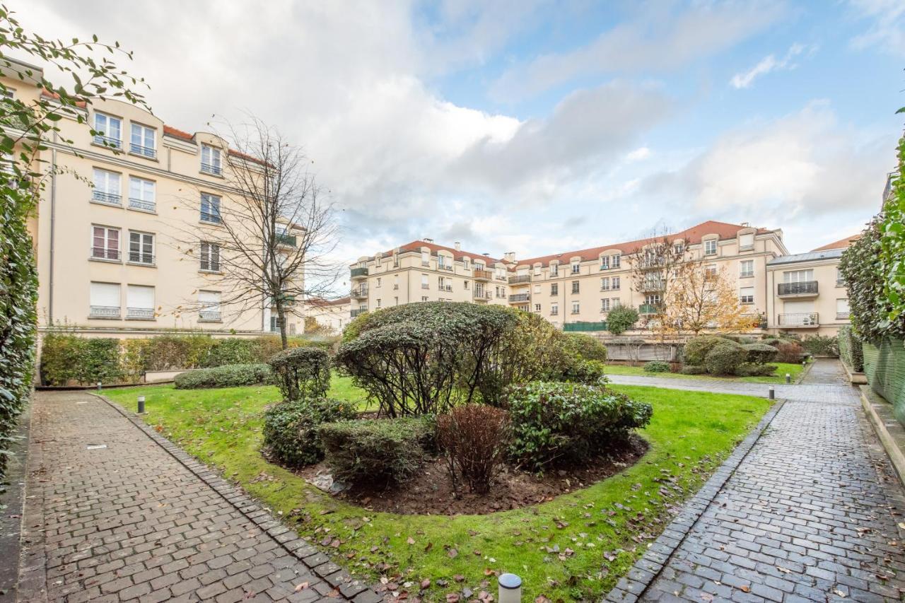 Appartamento Luxe Flat For 7 - Fairytale Factory Bussy-Saint-Georges Esterno foto